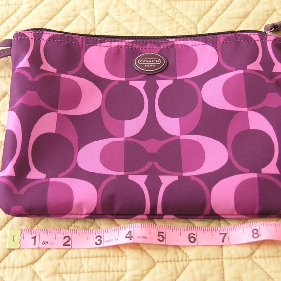 Coach Handbags - Coach Packable Weekender Makeup Tech Bag Case